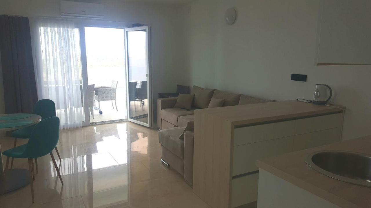 Mayana Apartment Cesarica Bagian luar foto
