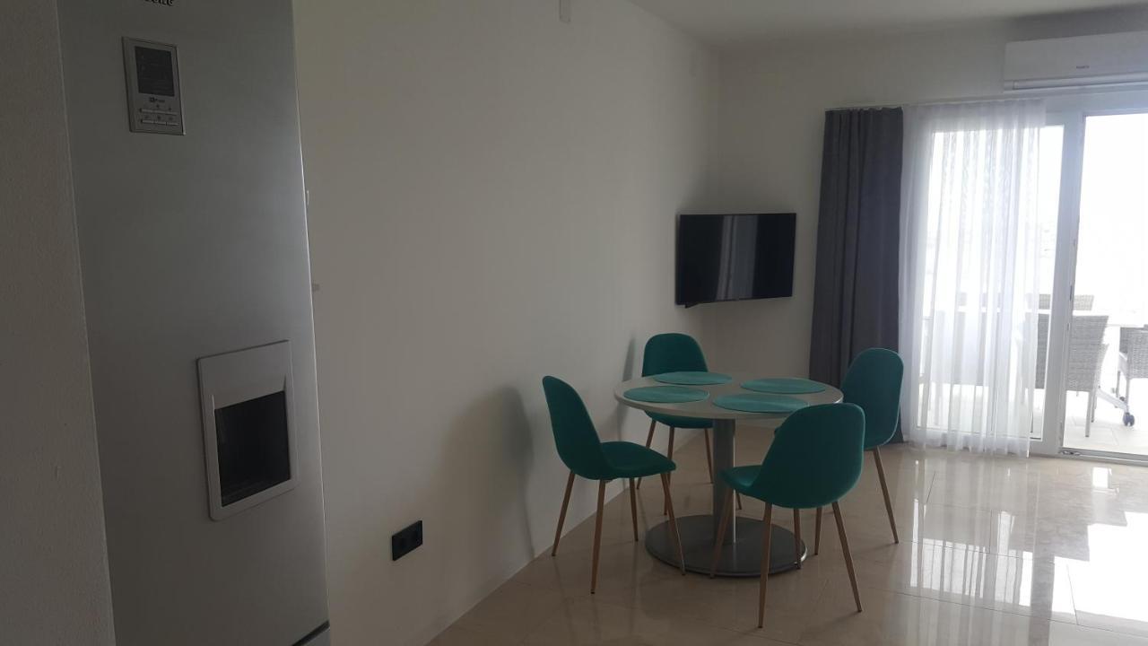 Mayana Apartment Cesarica Bagian luar foto