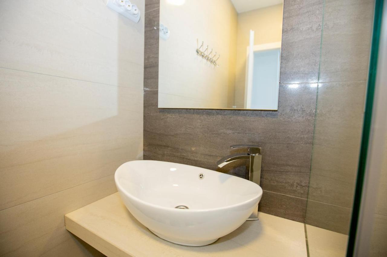 Mayana Apartment Cesarica Bagian luar foto