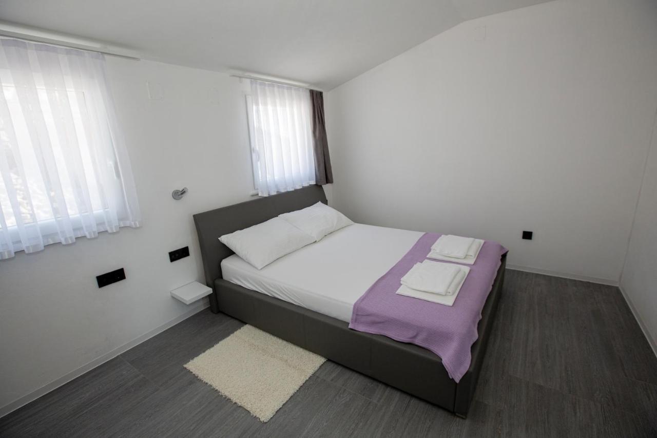 Mayana Apartment Cesarica Bagian luar foto