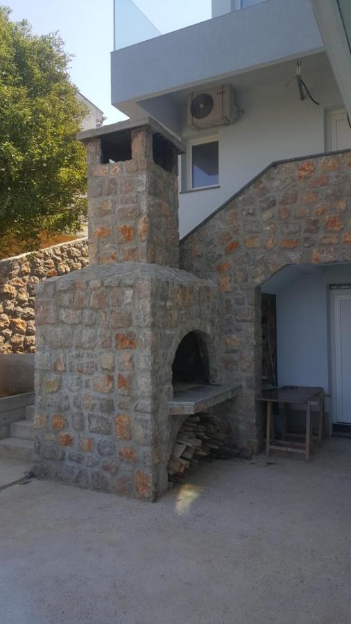 Mayana Apartment Cesarica Bagian luar foto
