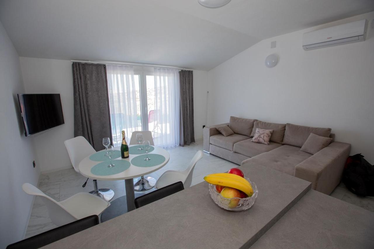Mayana Apartment Cesarica Bagian luar foto