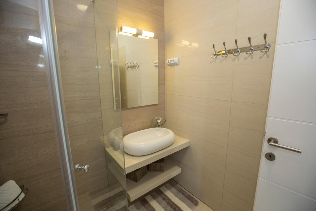 Mayana Apartment Cesarica Bagian luar foto