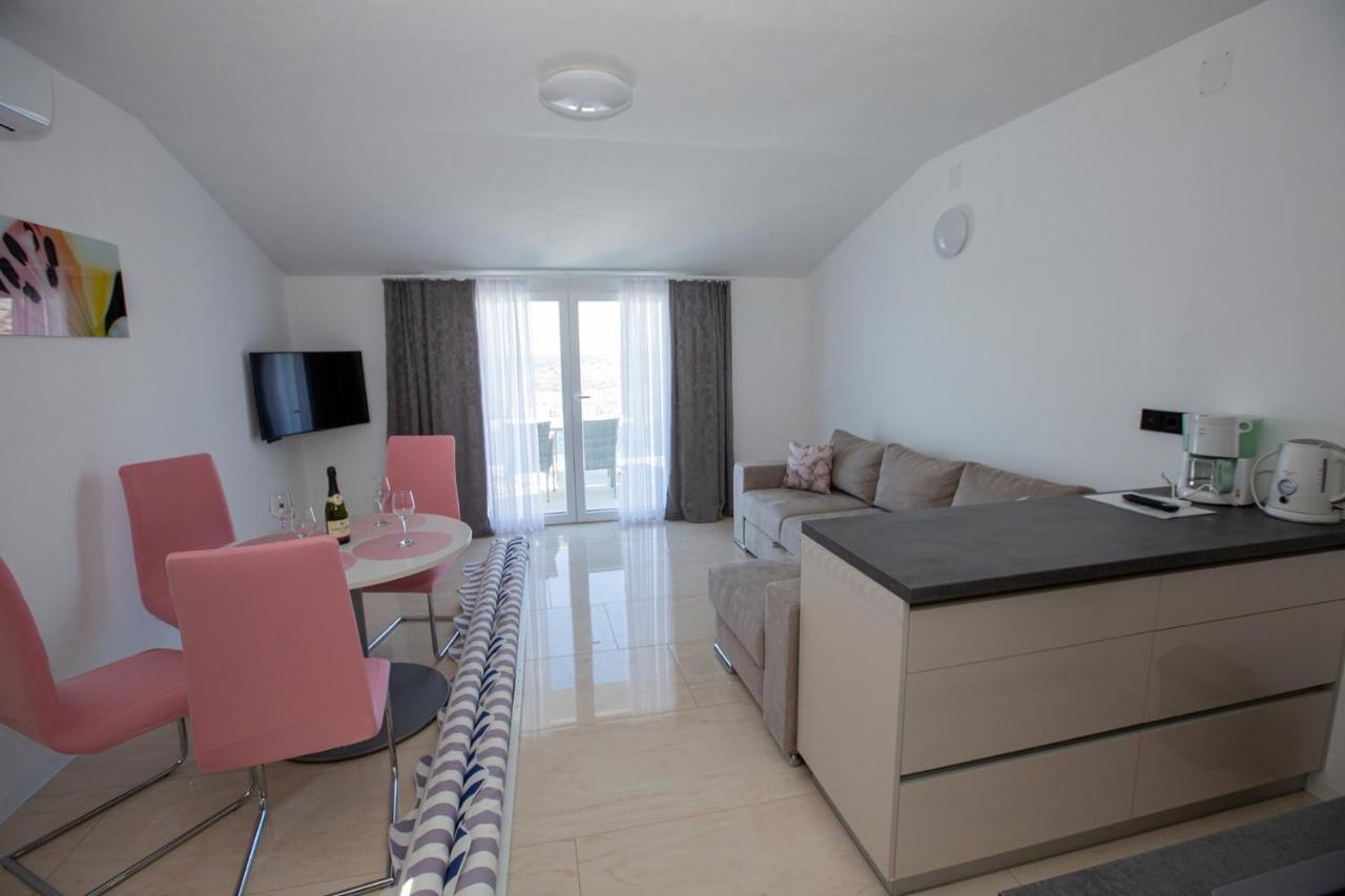 Mayana Apartment Cesarica Bagian luar foto