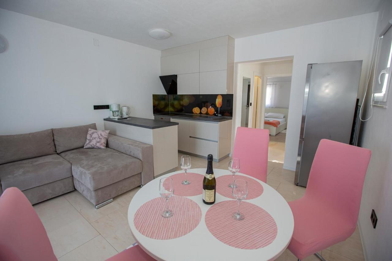 Mayana Apartment Cesarica Bagian luar foto