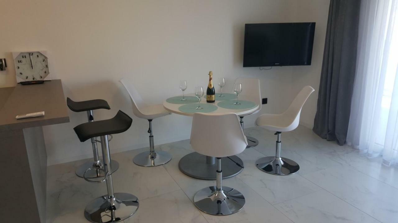 Mayana Apartment Cesarica Bagian luar foto